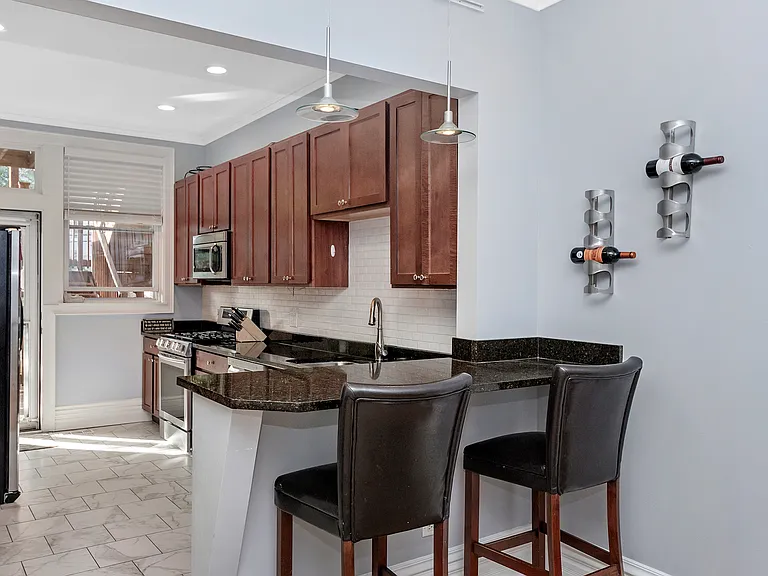 4022 N Clarendon Ave #201 — Photo 7