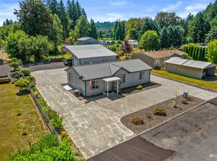 909 9th St, Castle Rock, WA 98611