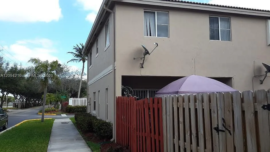 Paseos At Miami Lakes — Photo 4