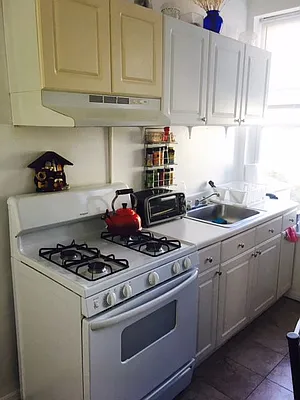 Rented by Halvatzis Realty | media 29