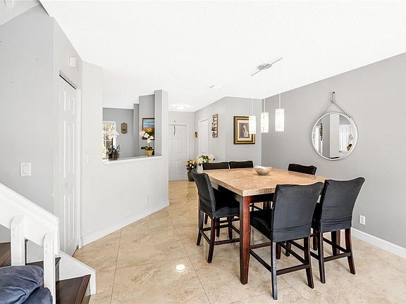 5th image of 1136 SW 44th Terrace