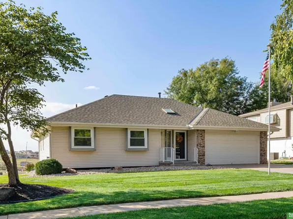 706 Fort St, Papillion, NE 68046