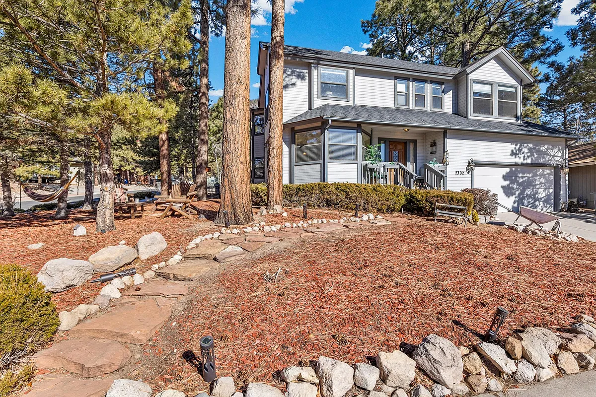 Building Photo - 2302 E Forest Heights Dr