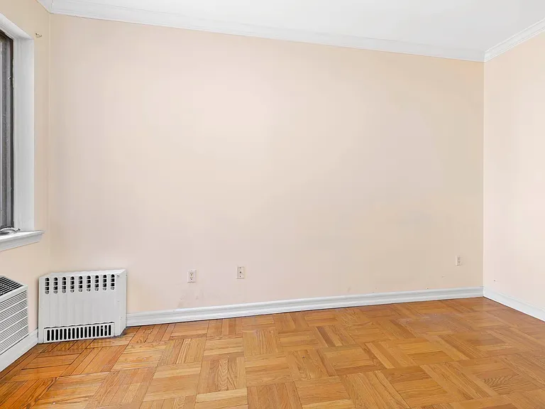 335 E 54th St #2R — Photo 6