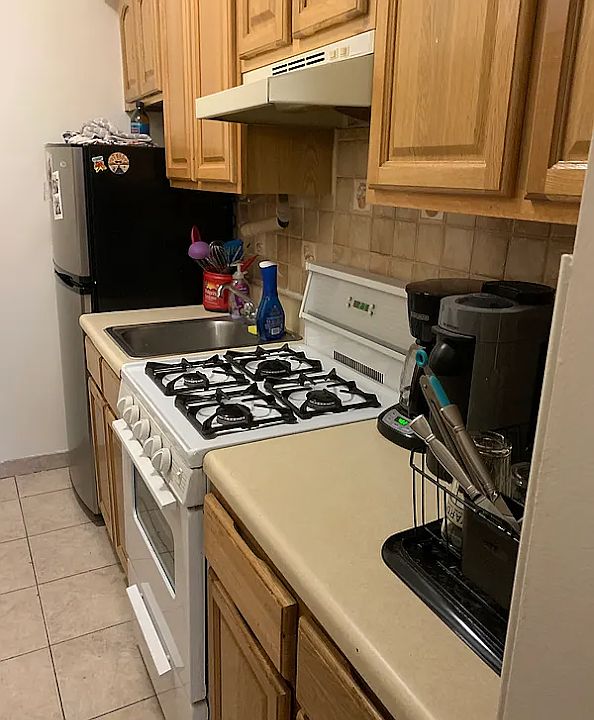 2nd image of 14 E 23rd St APT 3B