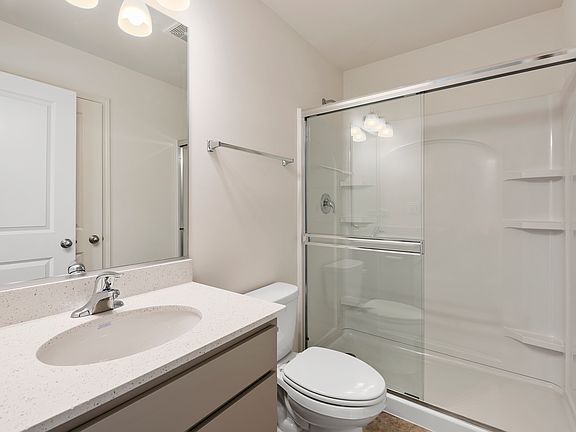 5th image of 547 Colchester Dr