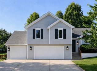 10812 N Kentucky Ct, Kansas City, MO 64157