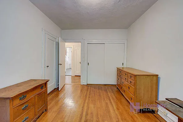 Sold by Horowitz Real Estate | media 15