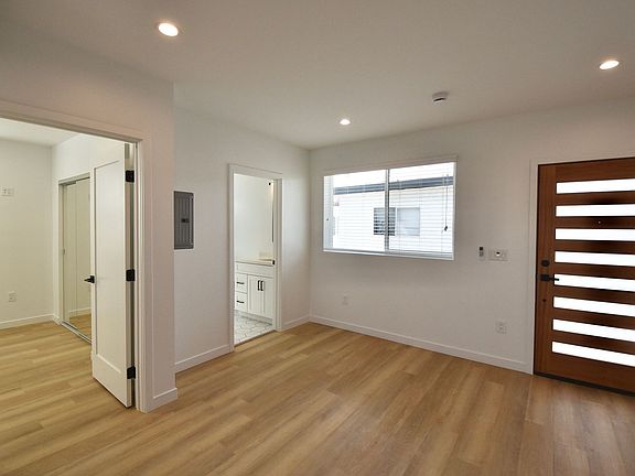 3rd image of 2683 34th St #15