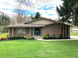1910 Bamby Ln, Milford, MI