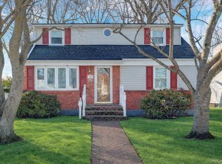 1526 Rhode Avenue, Merrick, NY 11566