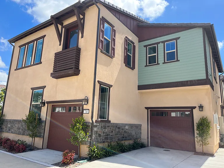740 Edward Scholle Dr — Photo 3