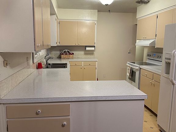 4th image of 1590 SE Tedford Street