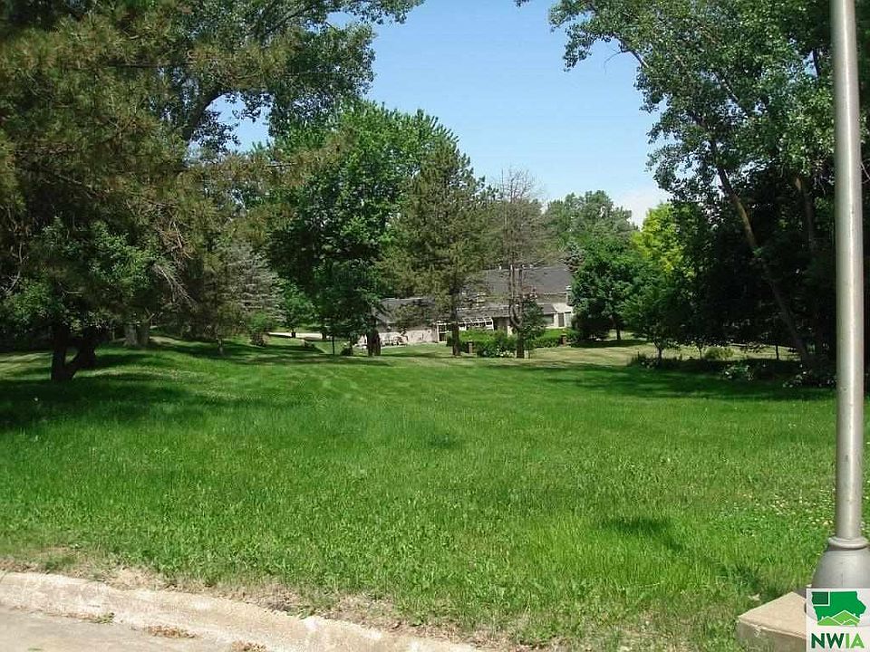 1st image of 205 Lindenwood Pl
