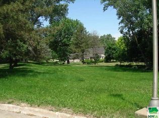205 Lindenwood Pl, Sioux City, IA 51104