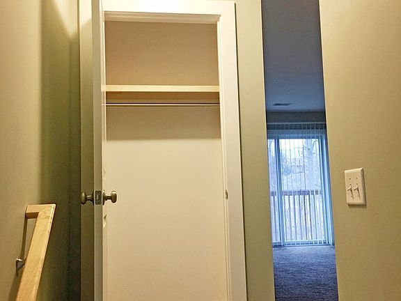 4th image of 858 Grand Ave NE APT A