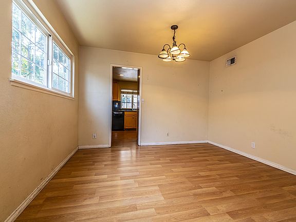 5th image of 2924 Hilldale Ave