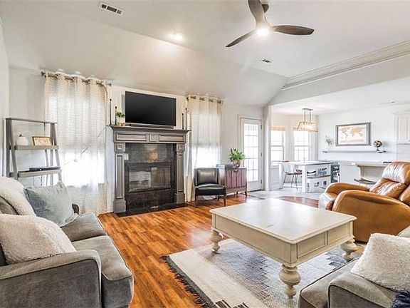 2nd image of 2949 N Bluegrass Pl