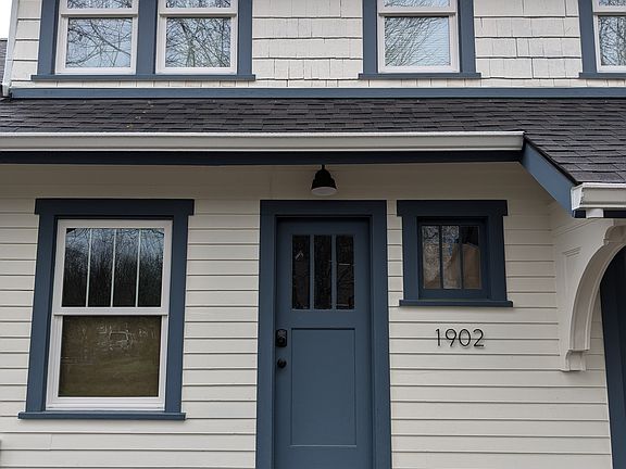 3rd image of 1902 Franklin St SE #202