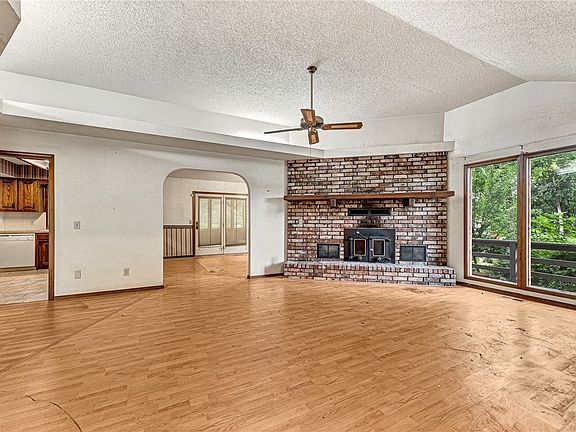 3rd image of 54 Elizabeth Dr