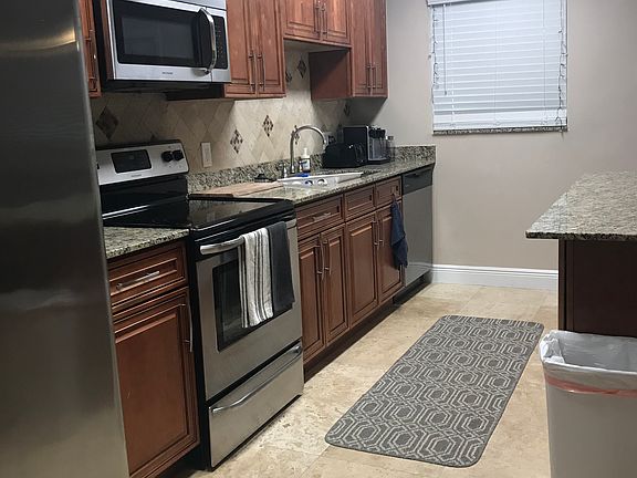 3rd image of 504 SE 19th St APT 2