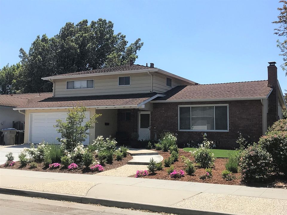 2nd image of 802 Midvale Ln