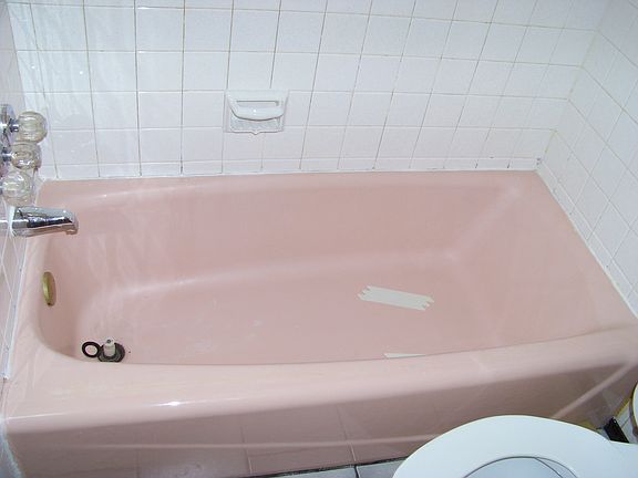 bathtub in full bath