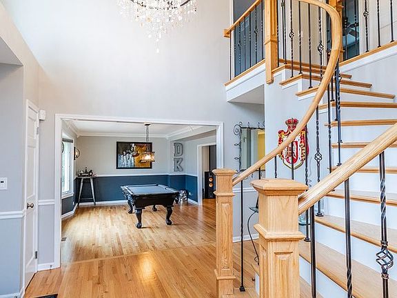 4th image of 2S580 Avenue Chateaux E