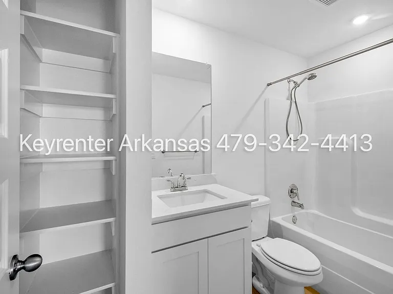 1071 Emerald St — Photo 22