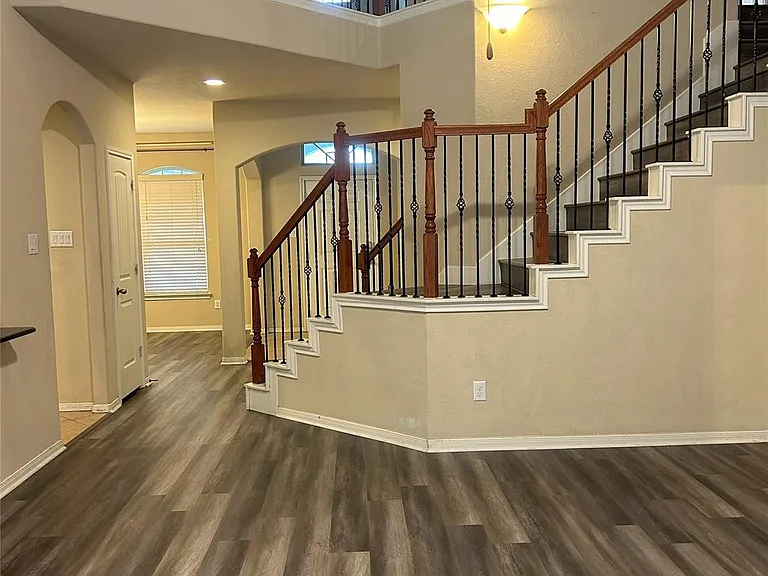 4423 Fenetre Forest St — Photo 12