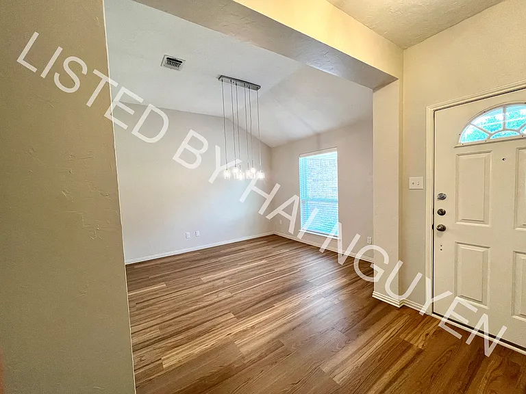 1602 Crestmeadow Ln — Photo 4