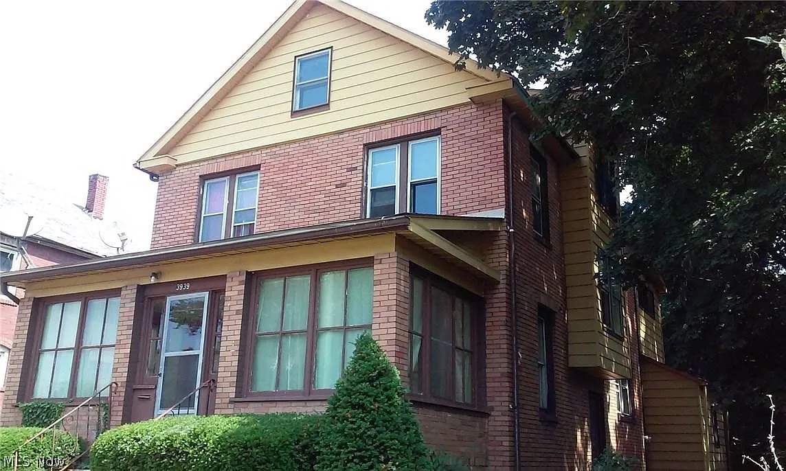 Building Photo - 3939 Helena Ave