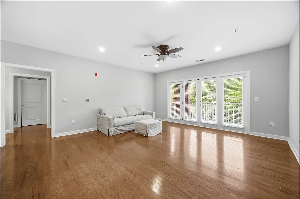 1 bed, 822 sqft, $1,550 — Photo 3