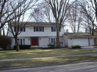 2209 Dilloway Dr, Midland, MI 48640