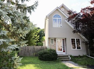 66 Roundtree Ct, Beacon, NY 12508