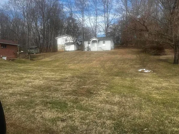 1404 Merrywood Dr, Johnson City, TN 37604