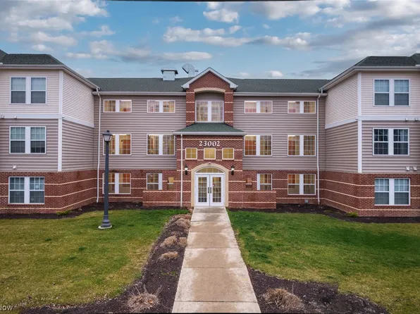 23002 Chandlers Ln APT 226, Olmsted Falls, OH 44138