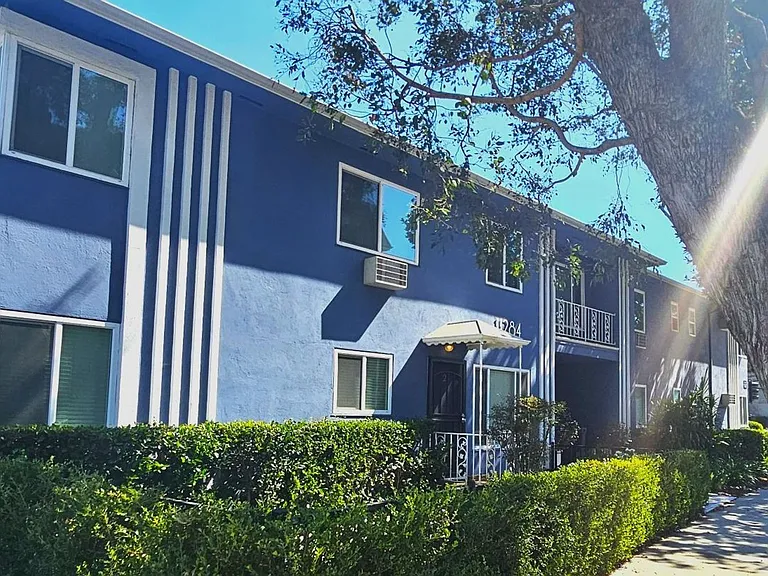 Westwood Hills Apartment — Photo 3