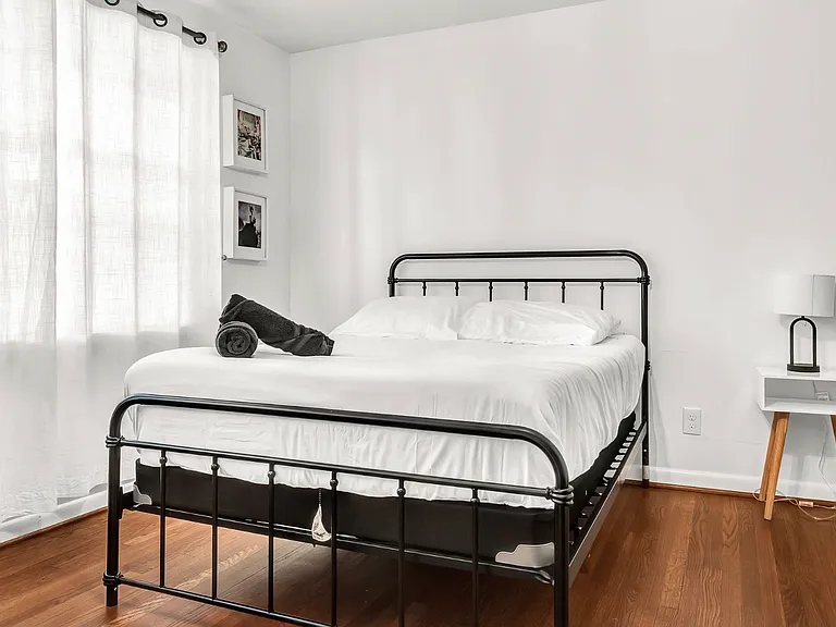 Secondary bedroom with queen size bed, bunk beds and crib
