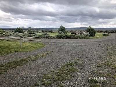 4th image of 85293 Mountain Ln
