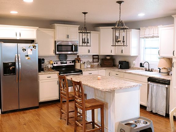 4th image of 5588 Village Rd