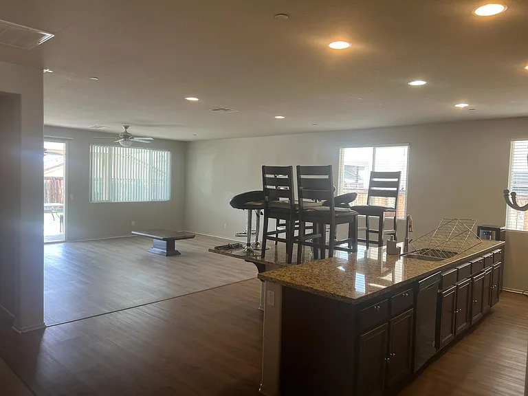 Living room/kitchen