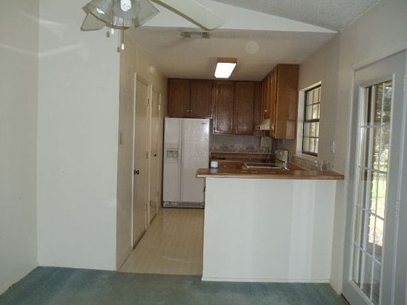3rd image of 83 Oakmont Cir
