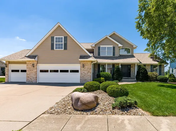 1573 Crimson King Ct, Geneseo, IL 61254