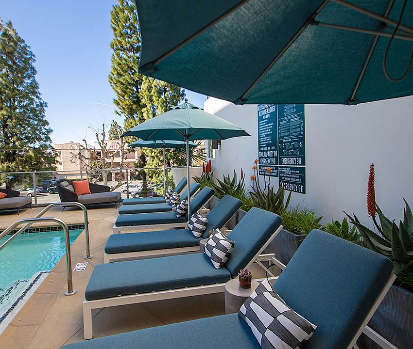 Mira 21425 Vanowen St Canoga Park CA Zillow