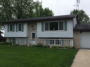 3704 Colonial Dr, Valparaiso, IN 46383
