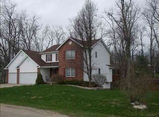 19296 Buckingham Dr, Bloomington, IL 61705