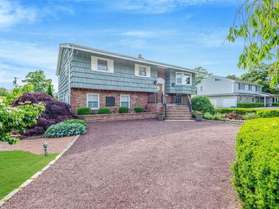 300 Oak Neck Lane, West Islip, NY, 11795