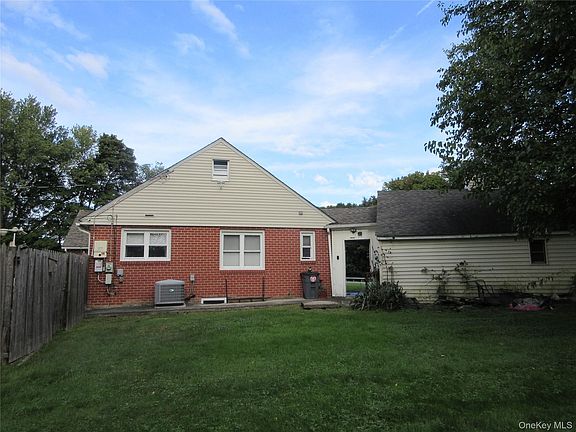 3rd image of 51 Overhill Road