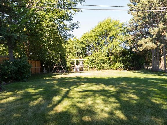 3rd image of 6008 Hampshire Ave N